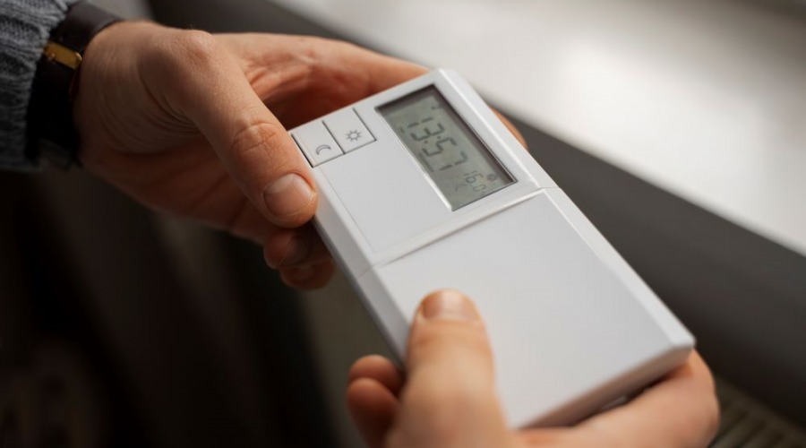 Jakie są koszty instalacji klimatyzatora w mieszkaniu lub domu?